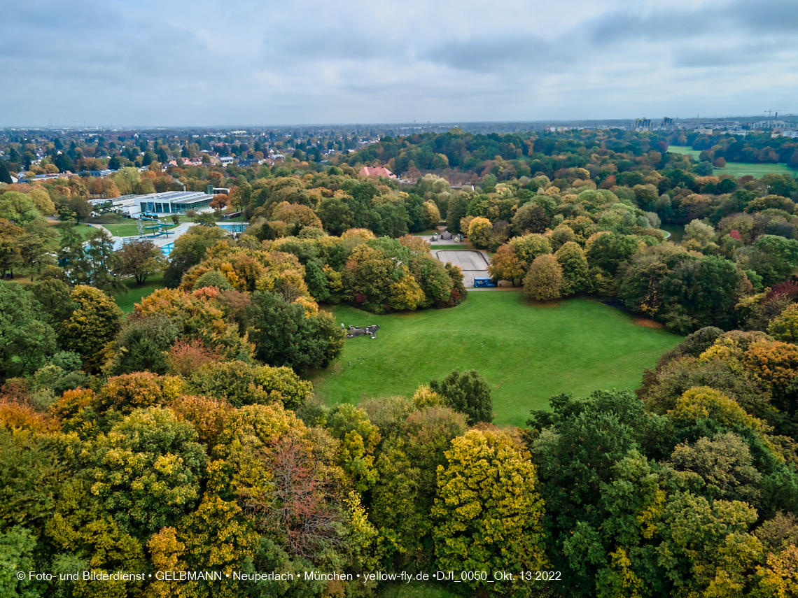 13.10.2022 - Der Ostpark mit See und Biergarten in Neuperlach